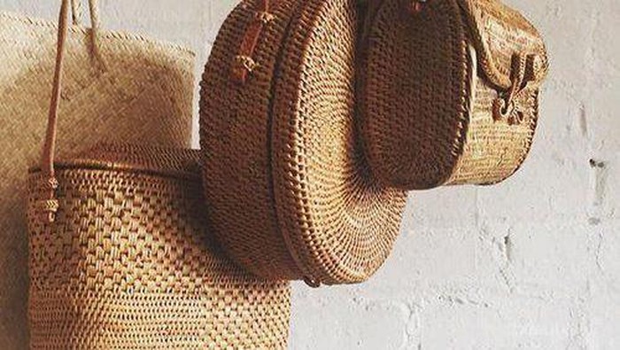 Tas Ini Akan Jadi Tren 2018, Intip Inspirasi Fashion Tas Rotan yang Dipakai Para Blogger Dunia