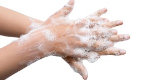 Cuci Tangan vs Hand Sanitizer, Mana yang Lebih Baik?