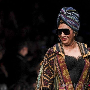 Menteri Susi Pudjiastuti Meriahkan Pagelaran Jakarta Fashion Week 2019 dengan Gaya Nyentrik!