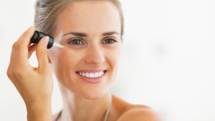 Ladies, Menurut Kamu Serum Wajah Itu Perlu Enggak Sih? Ladies, Menurut Kamu Serum Wajah Itu Perlu Enggak Sih?
