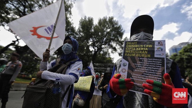 Buruh Desak DPR-Pemerintah Setop Omnibus Law, Fokus Corona Aliansi buruh menilai DPR-Pemerintah tak ubahnya memprovokasi rakyat turun ke jalan jika tetap ngotot membahas RUU Omnibus Law.
