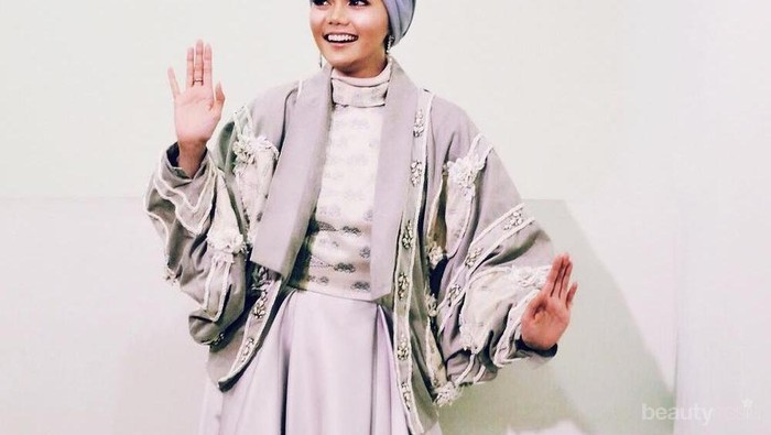 Sebelum Memutuskan untuk Lepas, Begini Gaya Hijab Turban Rina Nose yang Selalu Jadi Inspirasi