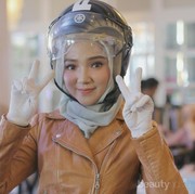 Ingin Tetap Tampil Cantik Walau Mengendarai Motor? Intip Rahasianya Ini Ladies