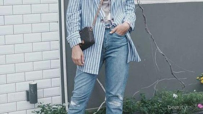 Hijabers Memakai Ripped Jeans, Why Not? Begini Cara Pakainya Agar Tetap Sopan