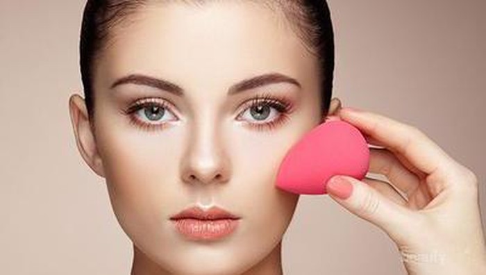 Gimana sih cara pakai Beauty Blender yang benar ladies?
