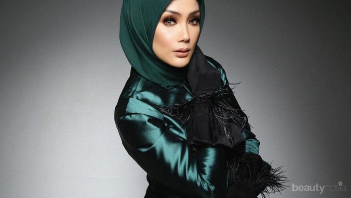 Sama Cantiknya dengan Bella, Ini Gaya Hijab Mantan Istri Engku Emran, Erra Fazira yang Juga Hits! Sama Cantiknya dengan Bella, Ini Gaya Hijab Mantan Istri Engku Emran, Erra Fazira yang Juga Hits!
