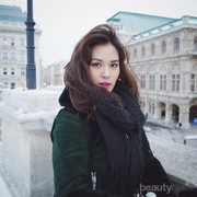 Tetap Cantik Saat Traveling, 7 Benda Ini Wajib Ada di Make Up Pouch Kamu