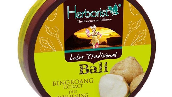 Membuat Kulit Makin Cerah dan Mulus, Ini 4 Rekomendasi Lulur Tubuh yang Harus Kamu Coba!