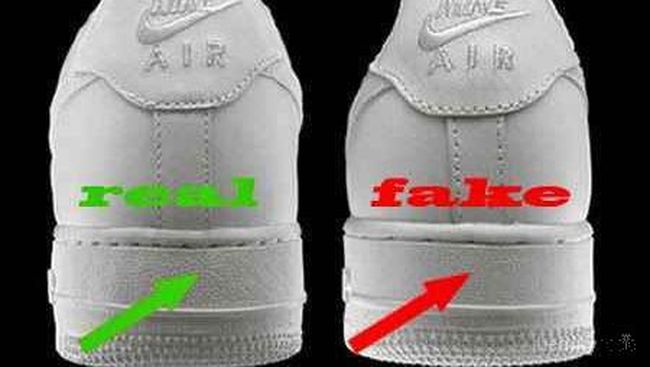 Как отличить nike. Бирка найк АИР Форс 1. Nike Air Force 1 паль и оригинал. Найки АИР форсы 1 оригинал и паль.