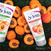 Kontroversi di Balik Bagusnya St Ives Apricot Scrub yang Fenomenal Itu