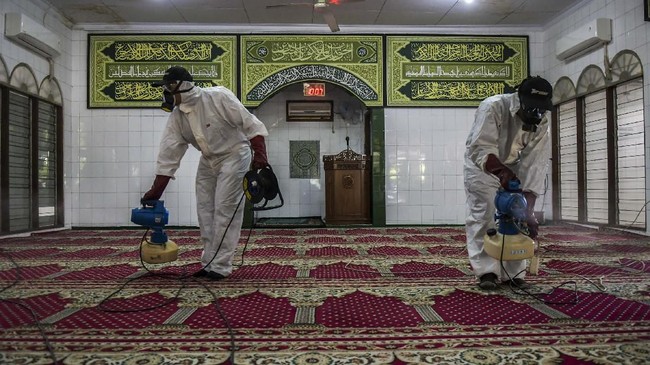 Sebanyak 20 warga Dusun Candi, Bantul, Yogyakarta, terinfeksi Covid-19, diduga akibat aktivitas di sebuah masjid di daerah tersebut. 