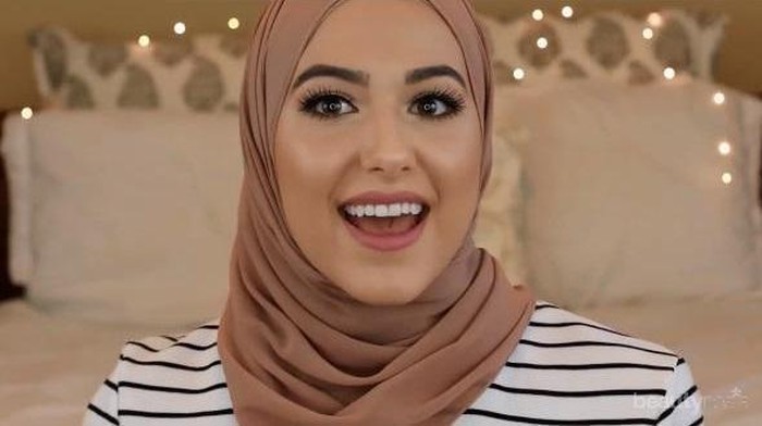 Langkah-langkah yang Harus Dikuti Kalau Mau Memakai Hijab Tanpa Peniti yang Tetap Rapi