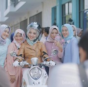 Buat Para Wanita, Simak Dulu Tips Ini Agar Nyaman Berkendara Sepeda Motor Setiap Hari