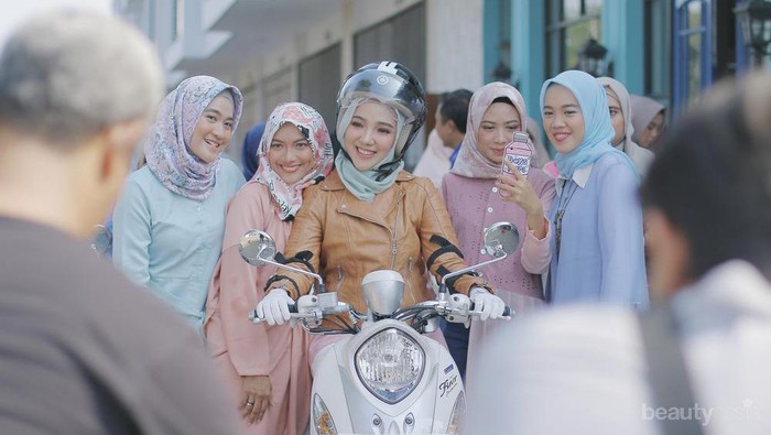 Buat Para Wanita, Simak Dulu Tips Ini Agar Nyaman Berkendara Sepeda Motor Setiap Hari
