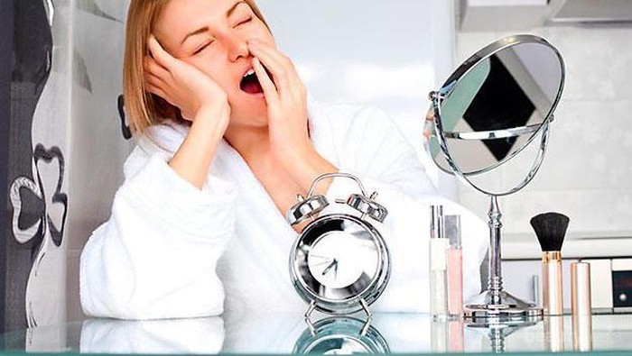 Sering Dilewatkan, Pakai Skincare Sebelum Makeup Ternyata Banyak Manfaatnya Lho!