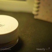 Ucapkan Selamat Tinggal Wajah Berminyak dengan Erha Esmee Loose Powder