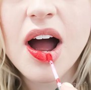 Masih ada yang pakai Lipstik kayak gini?