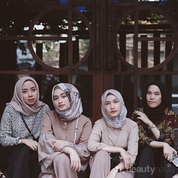 img-title Punya Banyak Followers, Ini Dia Daftar Selebgram Hijabers Indonesia yang Banyak Di-endorse!