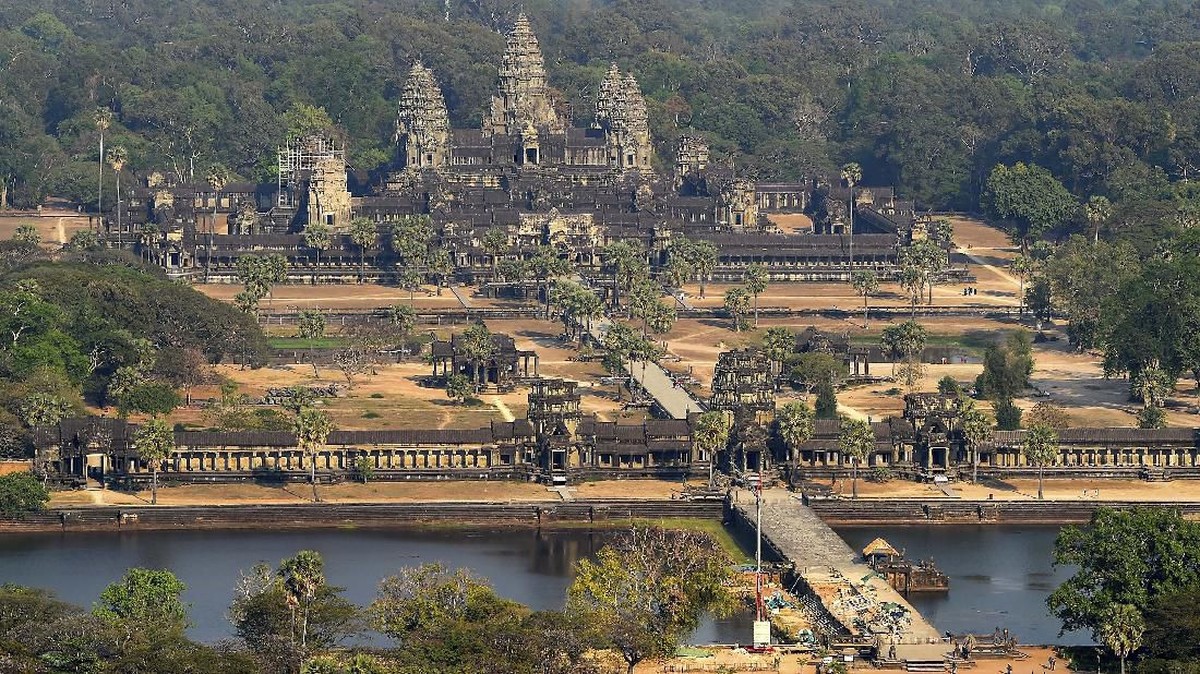 FOTO: Angkor Wat Ditinggalkan Turis