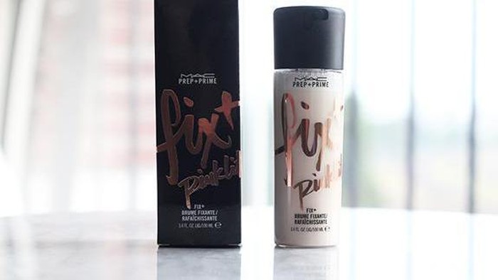 Intip MAC Fix + Pinklite yang Jadi Rahasia Wajah Lebih Bercahaya