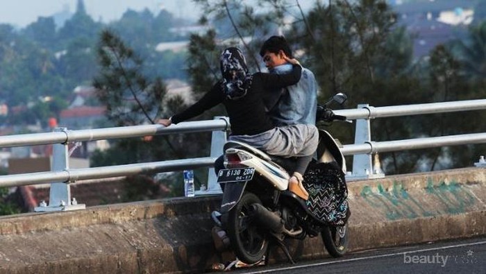 [FORUM] Kamu paling kesal sama gaya pacaran orang yang.......