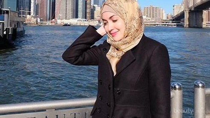 Totalitas dalam Menjalani Peran, Ini Dia Beberapa Aktris Non-Muslim yang Berhijab