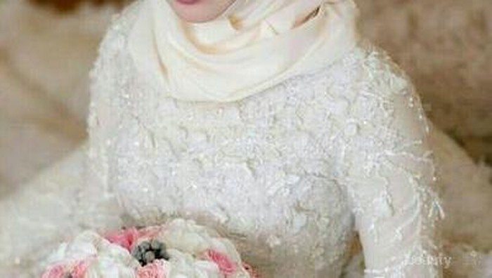 [FORUM] gimana pendapat kamu melihat wanita hijab menikah tapi pakai gaun pernikahannya ketat?