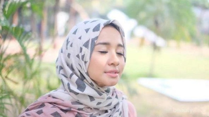 Cobain yuk, Gaya Hijab Motif yang Kekinian Banget dari Para Selebriti Ini!