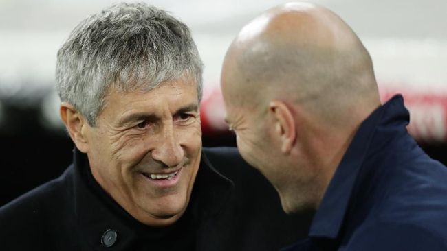 Barcelona's head coach Quique Setien, left, and Real Madrid's head coach Zinedine Zidane greets each other before the Spanish La Liga soccer match between Real Madrid and Barcelona at the Santiago Bernabeu stadium in Madrid, Spain, Sunday, March 1, 2020. (AP Photo/Manu Fernandez)