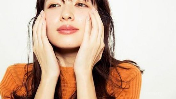 Wow! Ternyata Ini Lho Manfaat Tak Terduga dari Rajin Memijat Wajah Sendiri