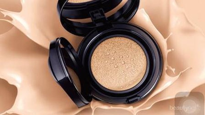 Lightbulb Cushion Foundation dari Shu Uemura yang Bisa Membuat Wajah Kamu Berkilau Natural