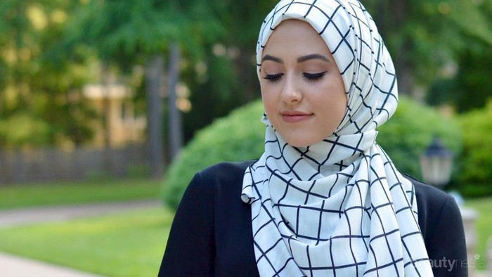 Bosan dengan Hijab Polos? 6 Pattern Hijab Monokrom Ini Masih Bisa Kamu Pakai di 2017 Ini