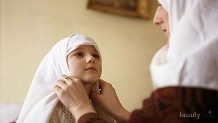 [FORUM] Kalau orangtua belum berhijab, apakah wajar jika kita pakai hijab duluan?