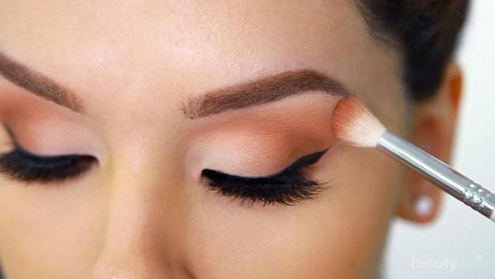Inilah Langkah Mudah Menggunakan Eyeshadow Buat Para Pemula, Ladies!
