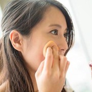 Ini Dia Penjelasannya Tentang Trik Menggunakan Bedak Sebelum Foundation