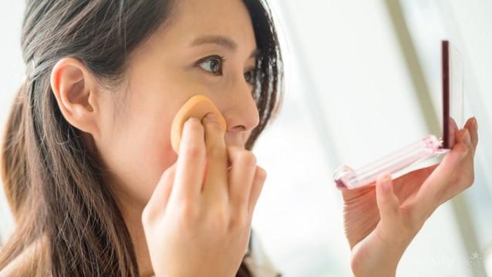 Ini Dia Penjelasannya Tentang Trik Menggunakan Bedak Sebelum Foundation