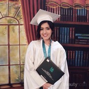 Biar Pas Wisuda Muka Enggak Kucel, Lakukan Ini Agar Make Up Kamu Tahan Lama Seharian!
