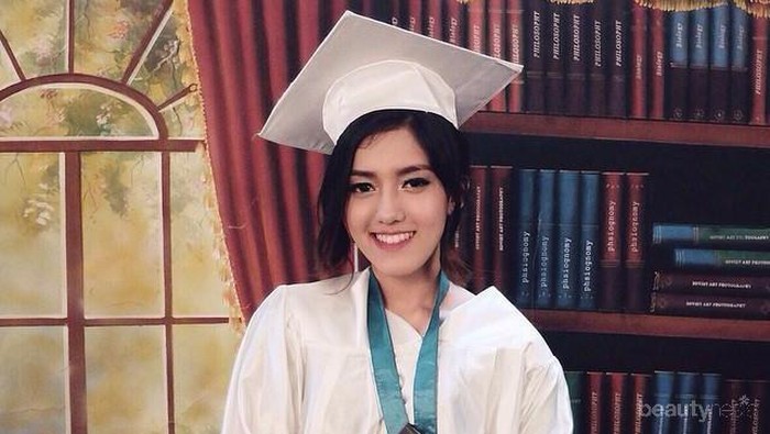 Biar Pas Wisuda Muka Enggak Kucel, Lakukan Ini Agar Make Up Kamu Tahan Lama Seharian!