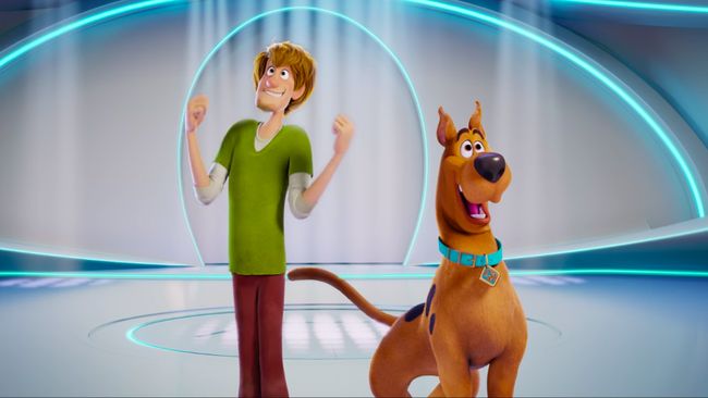 Trailer terakhir SCOOB! menampilkan dua karakter baru yang diperankan oleh Ken Jeong dan Mark Wahlberg, di tengah kisah awal Scooby-Doo bertemu Shaggy.