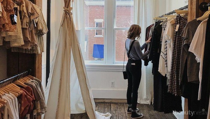 [FORUM] Merasa lebih nyaman belanja di toko atau online shop?