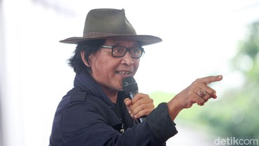 img-title Sok Bela Wayang, Pelapor Khalid Basalamah Kena 'Damprat' Sujiwo Tejo