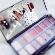 Hindari Make Up Tumpah Saat Traveling Dengan Trik Packing Ini!