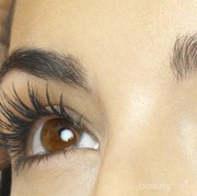 Ladies, Serum Penumbuh Bulu Mata Itu Aman Enggak Ya?