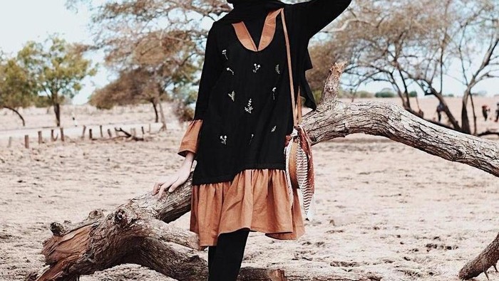 Tips Memakai Tunik untuk Hijabers Bertubuh Kecil Biar Kamu Tak Terlihat Makin Pendek