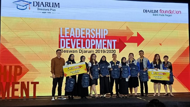 Djarum Foundation menempa puluhan orang untuk siap bersaing di industri 4.0 melalui Djarum Beasiswa Plus.