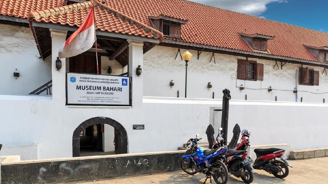Pemprov DKI Tutup Sejumlah Destinasi Wisata Cegah Covid-19, termasuk Museum Bahari dan Taman Ismail Marzuki.