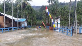 Banjir Terjang Teluk Bintuni, Ratusan Warga Mengungsi