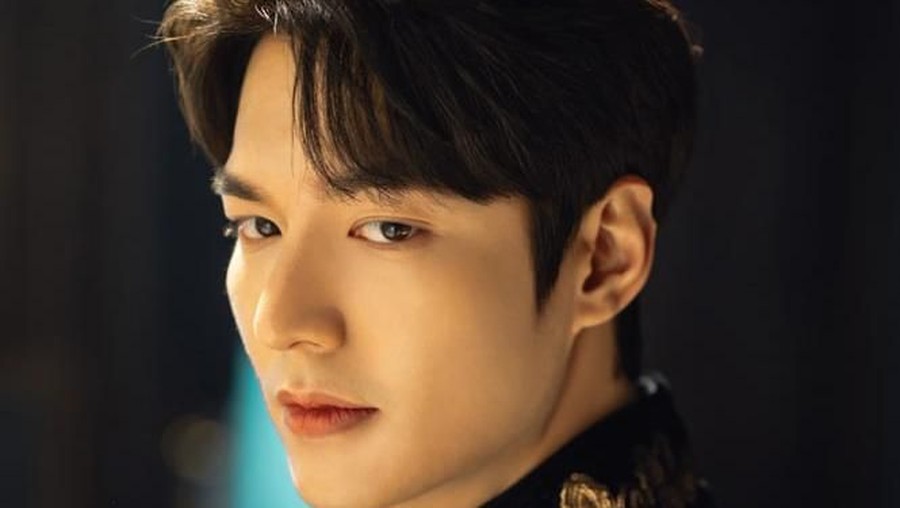 Lee Min Ho sebagai Lee Gon Ini dia bocoran karakter Lee Min Ho dan Kim Go Eun di drama Korea 'The King: Eternal Monarch'