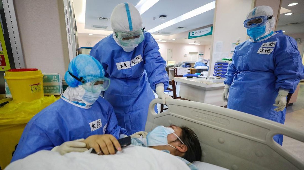 FOTO: Melahirkan di Tengah Virus Corona di China