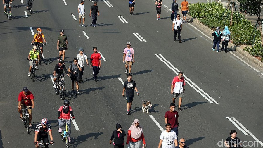 Meski ada himbauan dari Gubernur DKI Jakarta, Anies Baswedan untuk menghindari keramaian terkait virus corona, namun Car Free Day di Jakarta, tetap ramai.